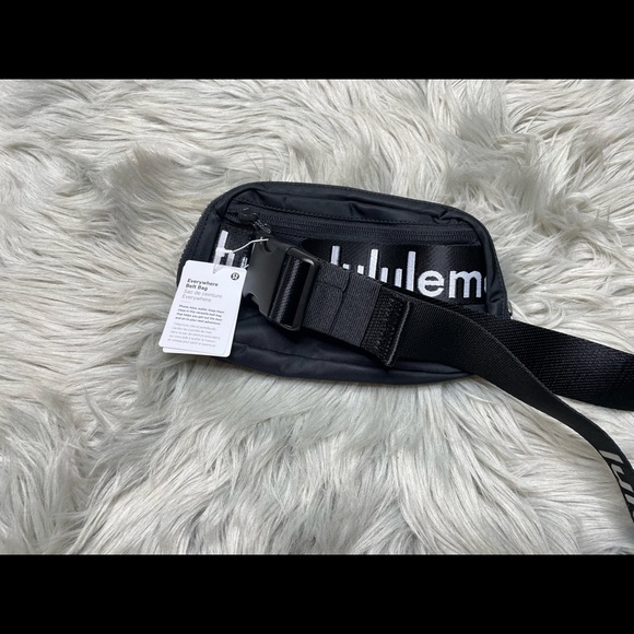 Lululemon everywhere belt bag - Picture 4 of 4